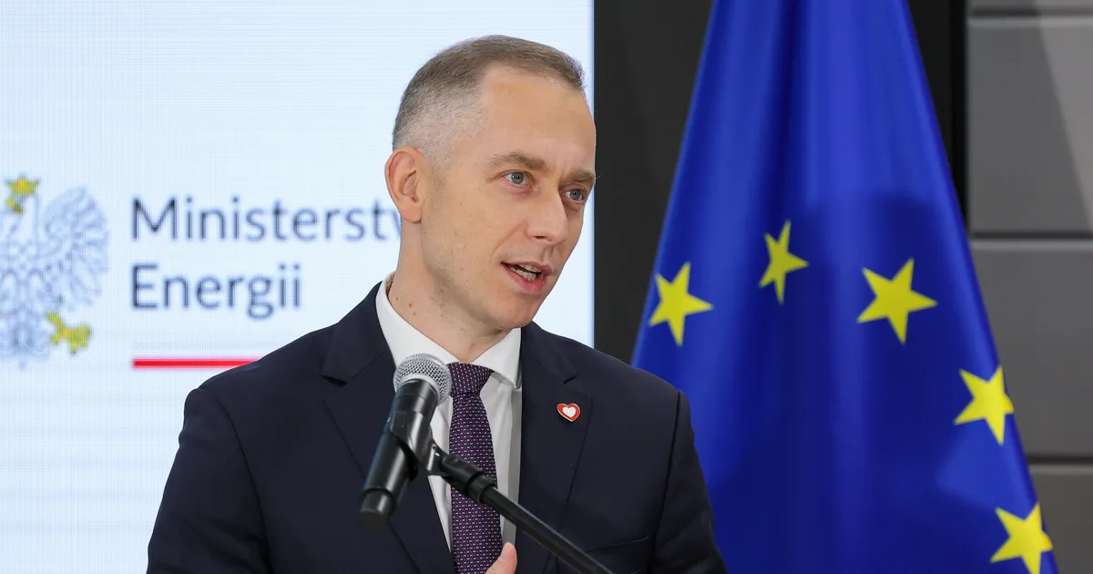 Poola asub ELi järel ootamata droonimüüri ehitama