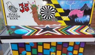 Iisaku bussipeatuse klaveri aeg sai otsa