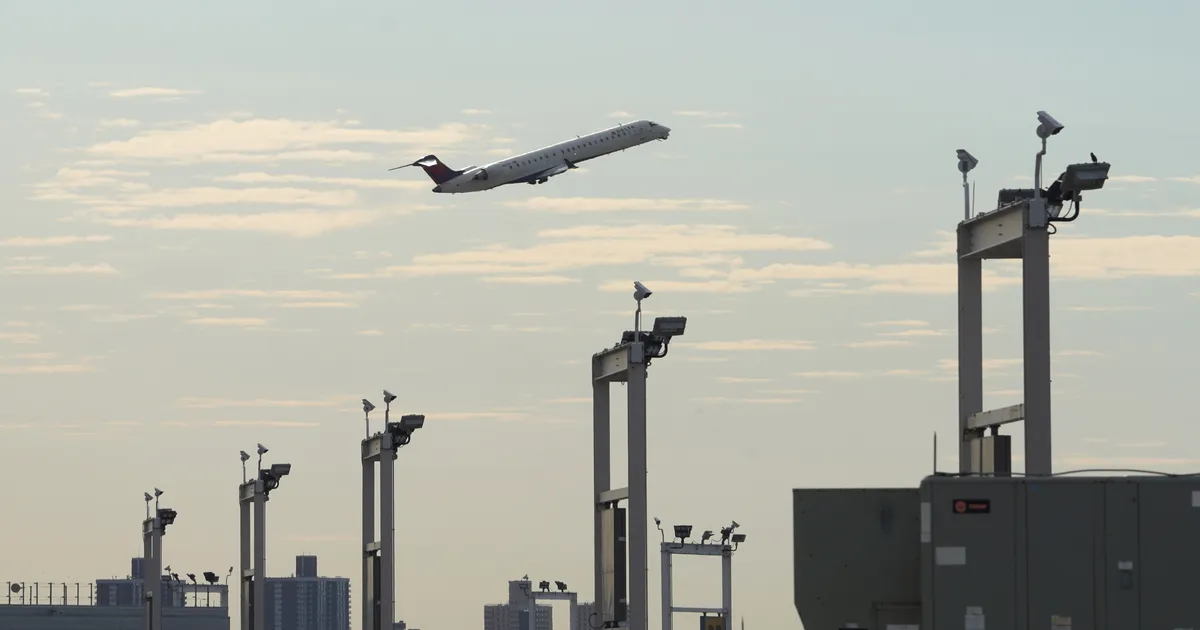 USA vähendab valitsuse tööseisaku tõttu oluliselt lennuliiklust