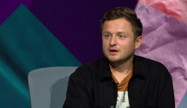 VIDEO ⟩ «Ma mäletan haisu...» Näitleja Christopher Rajaveeri ema viis teda lapsepõlves korduvalt prügimäele õpetust saama