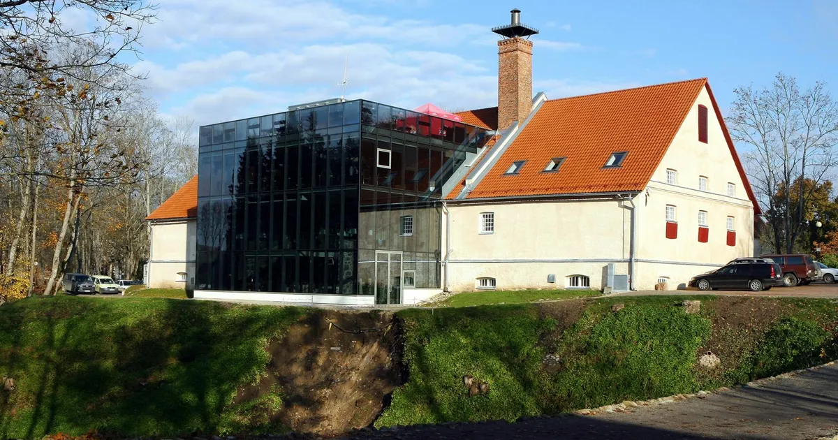 Nigeeria petukirju uskuma jäänud pärimusmuusika keskuse raamatupidaja peab kümneid tuhandeid omast taskust tagasi maksma