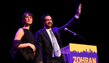 Värske ja nooruslik võimupaar? New Yorgi linnapeaks valitu kõrval seisab andekas naine