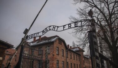 HARIDUSLIK LÜNK ⟩ USA katoliku kool ilmus paraadile kuulsa natsisümboliga