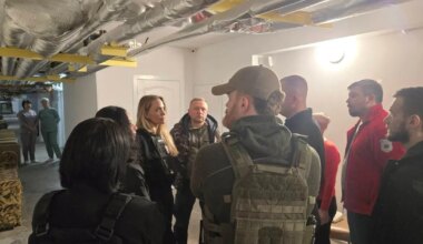 JULGE NAINE! ⟩ Angelina Jolie külastas ootamatult Ukraina rindelinna Hersoni