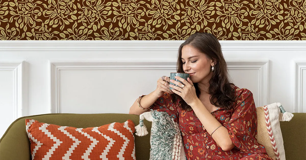 MITTE LIHTSALT MUSTER ⟩ Eesti tapeeditootja uus kollektsioon trende ei jälita