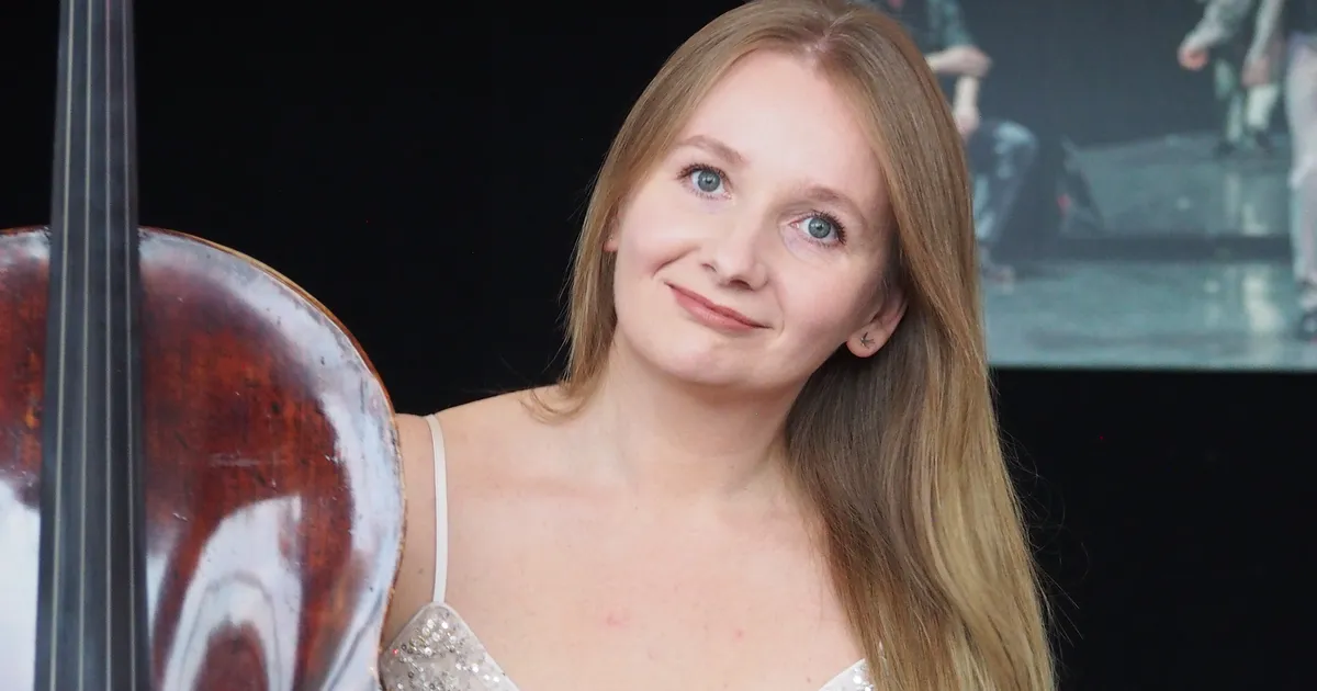 Publiku rõõmuks on taas laval tšellist Olja Raudonen, seekord koos akordionist Henri Ziboga