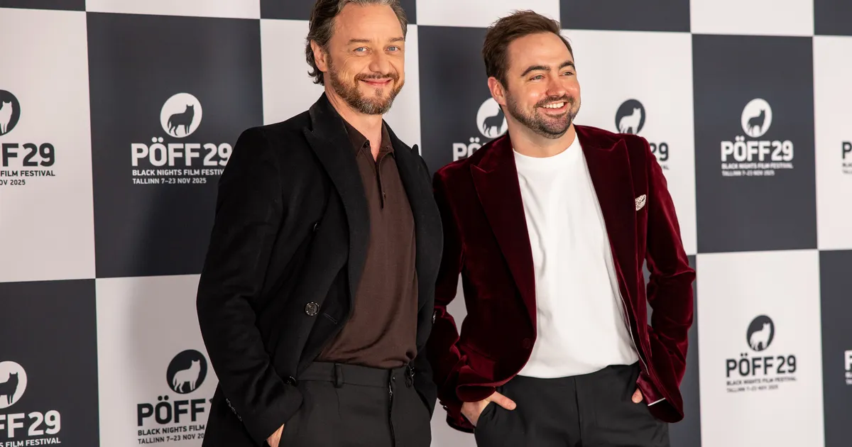 James McAvoy kohtus mustal vaibal fännidega