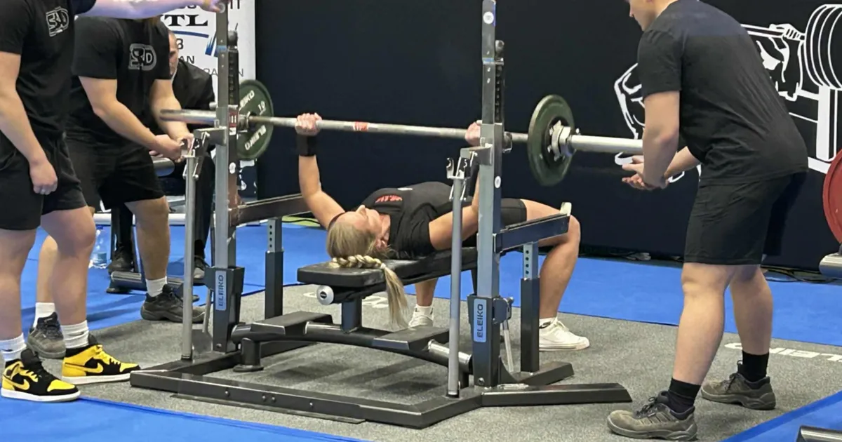 Saarlanna Keidi Kiil teenis oma esimesel jõuspordivõistlusel pronksi