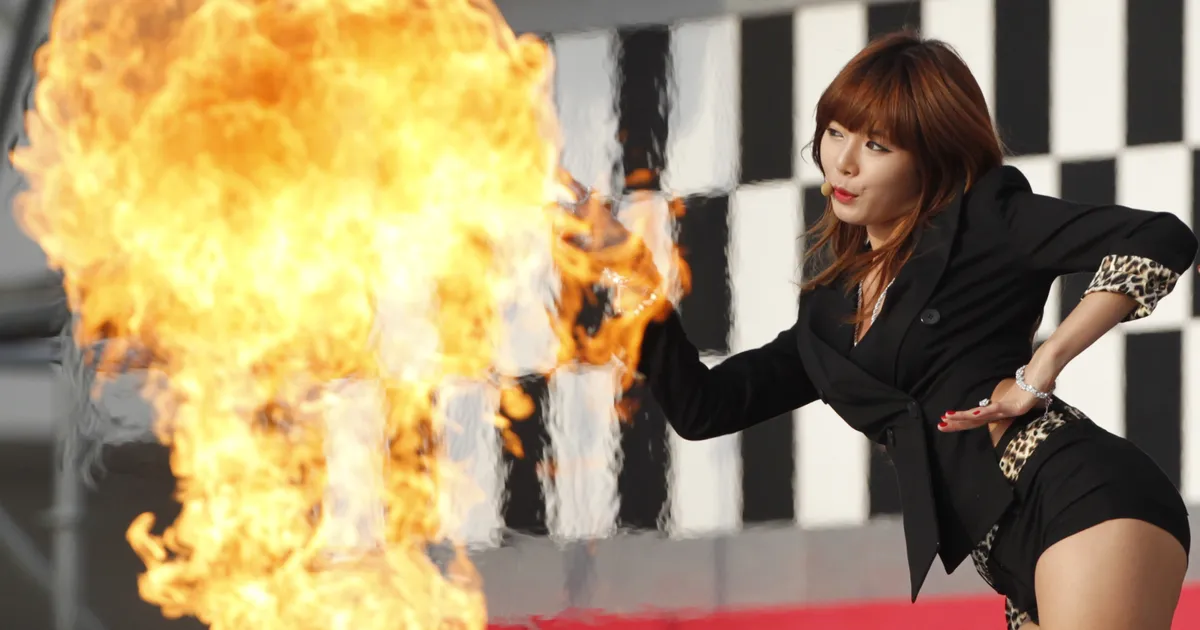 EHMATAV VIDEO ⟩ Karmi kriitika tõttu kuuga 10 kilo kaotanud K-popi staar kukkus laval kokku