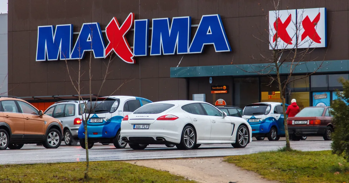 Eakas klient ootas kaupluses pool tundi tulutult teenindajat