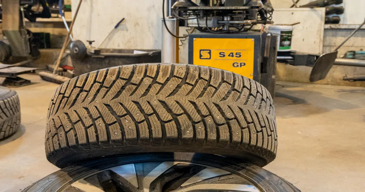 Esimese lume hoiatus venitas rehvitöökodade järjekorra nädalapikkuseks