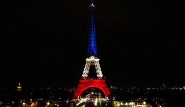 FOTOD JA VIDEO ⟩ Prantsusmaa kuulsaim maamärk värvus trikoloori eriti kurval põhjusel - Maailm - Postimees.ee