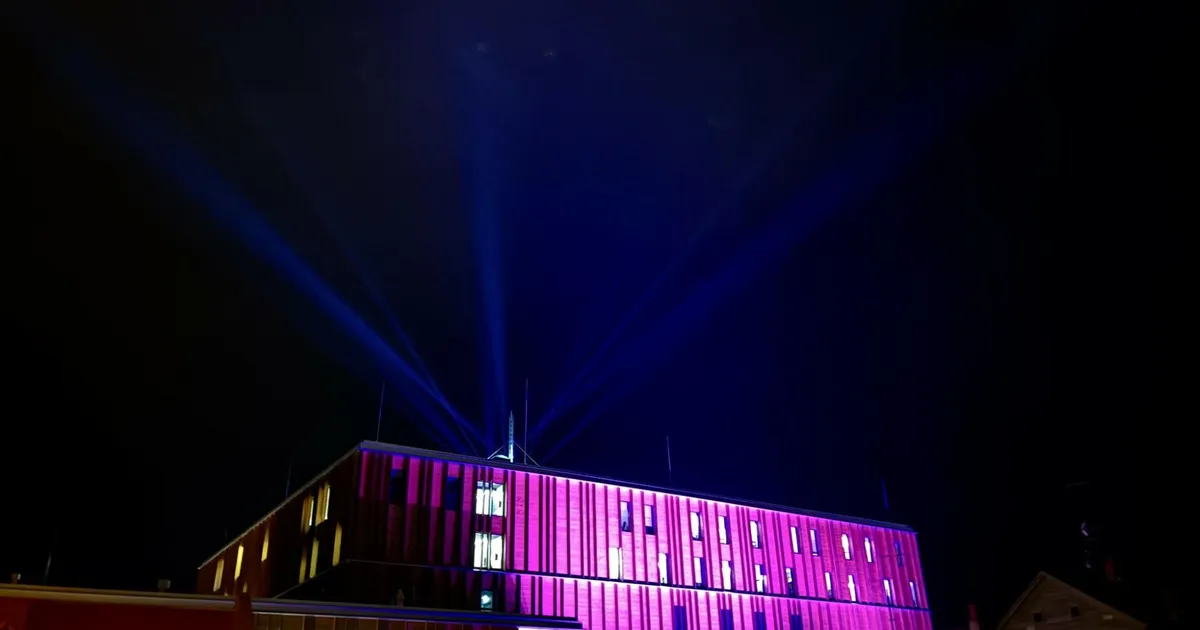 Viljandi kohal kumab sirelililla