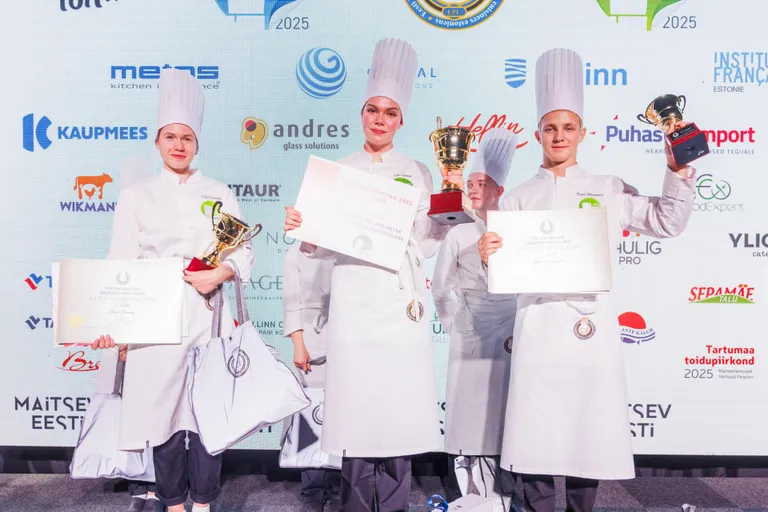 Aasta noorkoka võistluse võitjad: keskel «Aasta noorkokk 2025» Eliis Sasmil, vasakul Eliise Eesmaa, paremal Pavel Volossatov. FOTO: