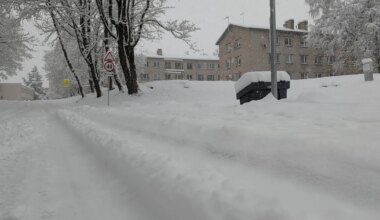 Toila upub lumme, vald otsib hädakorras lumelükkajaid