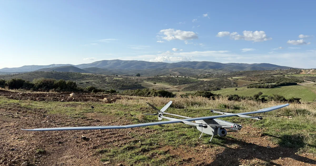 esmakordselt lasti laserjuhitav rakett mehitamata platvormilt