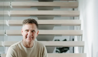 KLÕPSUD ⟩ «Mehe tõeline võim seisneb selles, kui suur on tema naise naeratus!» Vaata, kuidas möödus tuntud Eesti meeste tähtis päev