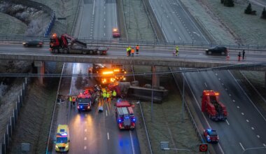 PILDID ⟩ Tallinna-Tartu maanteele kukkus viaduktilt suur veoauto