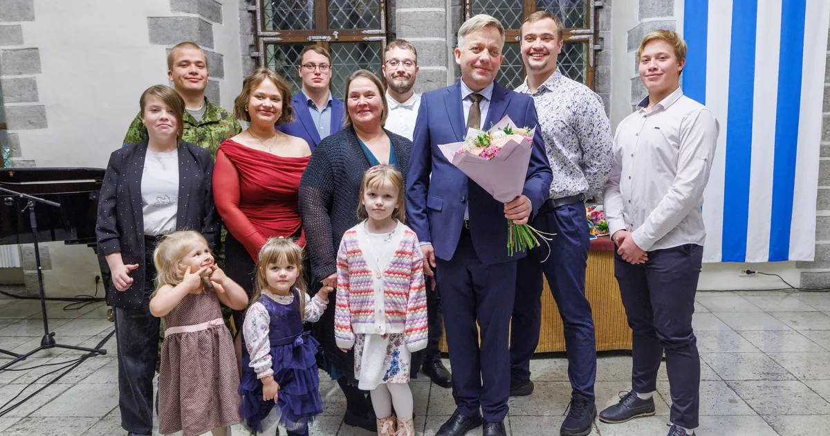 ÜHEKSA LAST «Kõik muu tuleb ja läheb, aga pere jääb.» Aasta isa sõnul on lasterikkus suur rõõm - Lõuna-Eesti Postimees