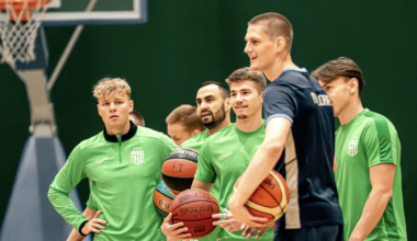 FOTOD ⟩ Andres Sõber jagas Flora jalgpalluritele näpunäiteid