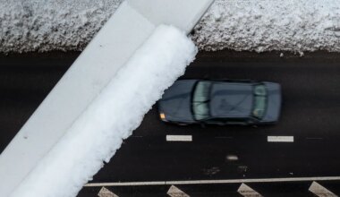 VIDEO JA GALERII ⟩ Oht taevast! Rääma silla sõrestikult kukub teele lumekamakaid