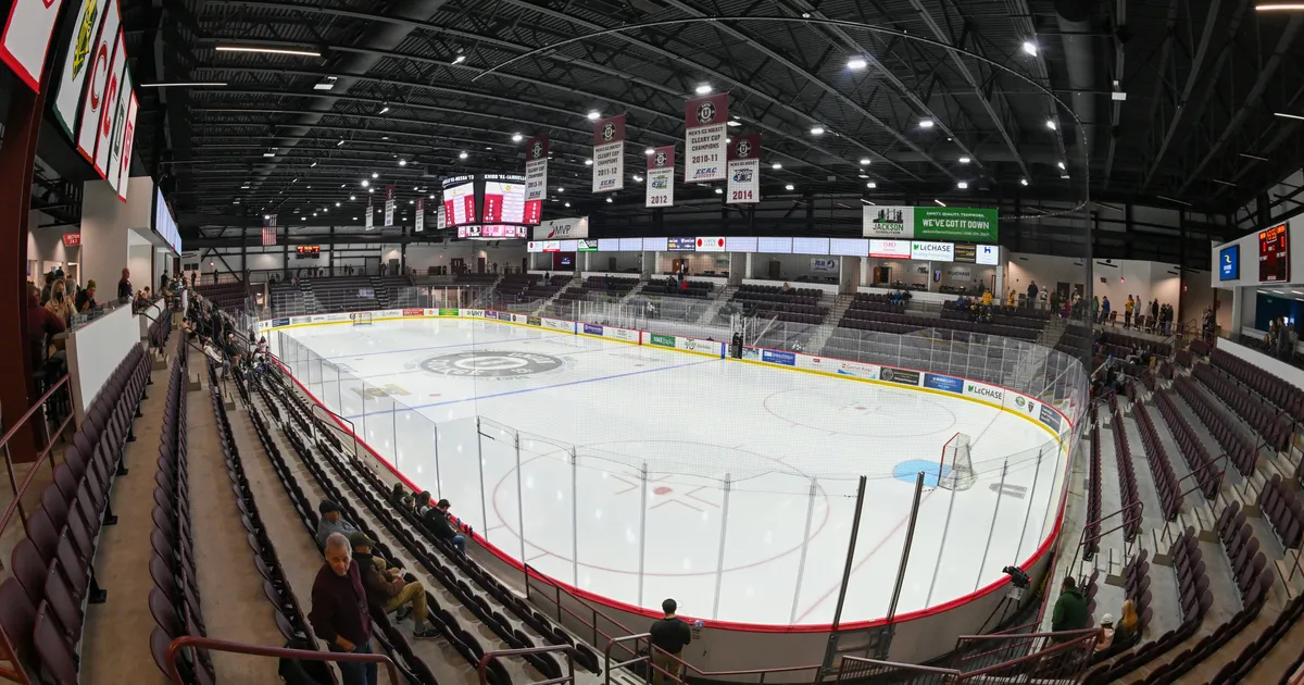 TRAGÖÖDIA LEEDUS ⟩ 13-aastane hokipoiss suri trennis saadud vigastustesse