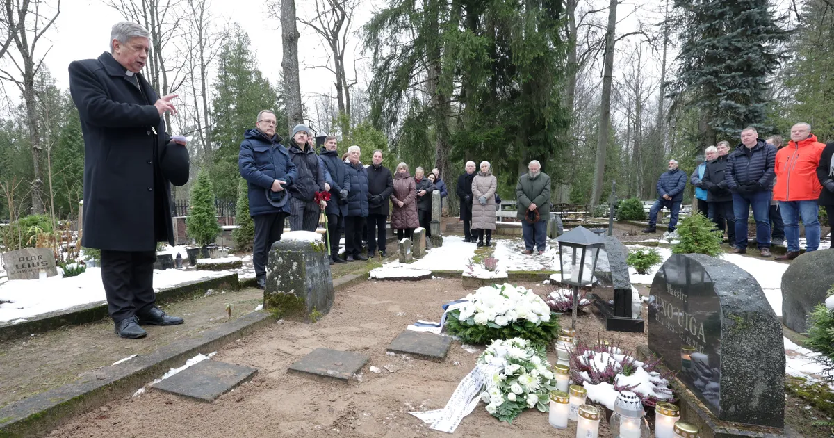 GALERII ⟩ Uno Uiga 100. sünniaastapäeva tähistati Raadi kalmistul mälestustseremooniaga