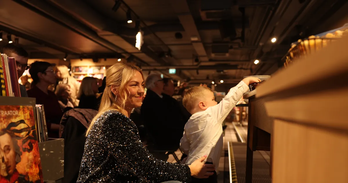 OTSEFOTOD ⟩ Pisike fänn esireas! Karl Madis esitleb Viru Keskuses oma elulooraamatut - Elu24