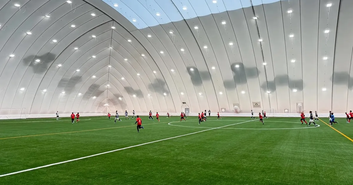 Ohtlikuks muutunud Narva jalgpallihall pandi kinni