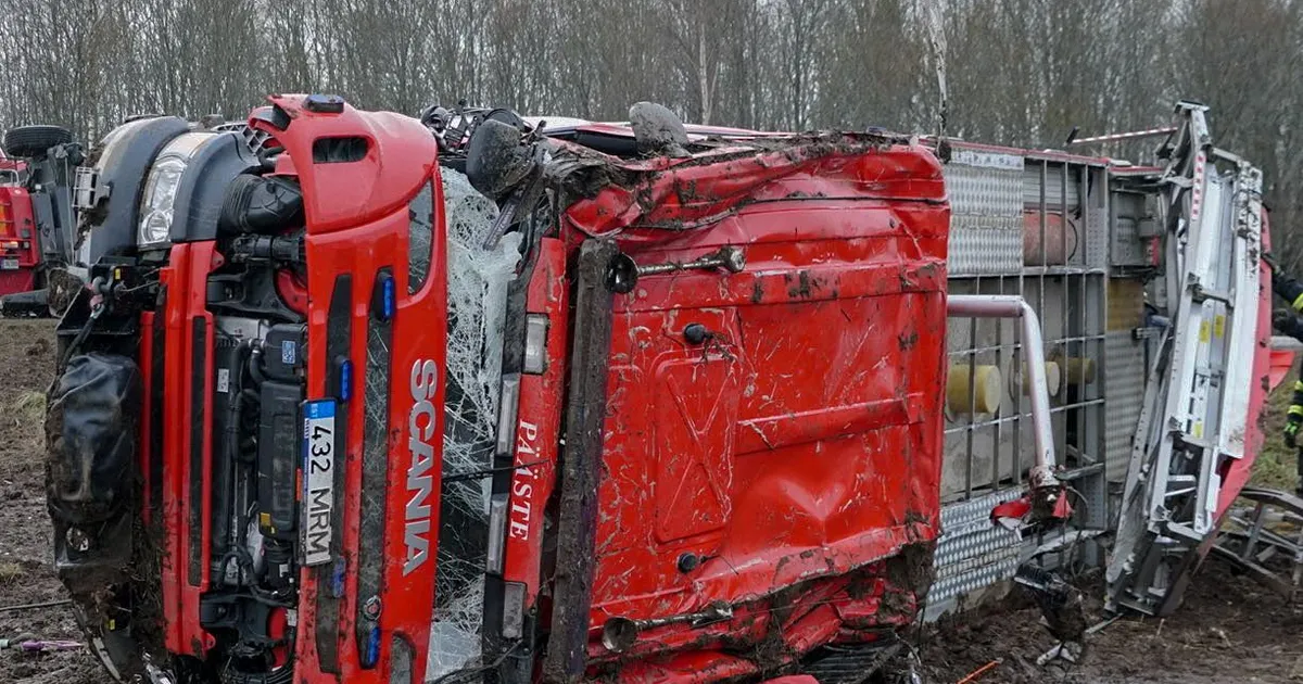 FOTO ⟩ «Sõidame koos inglitega…» Kunda päästjad meenutavad rasket õnnetust
