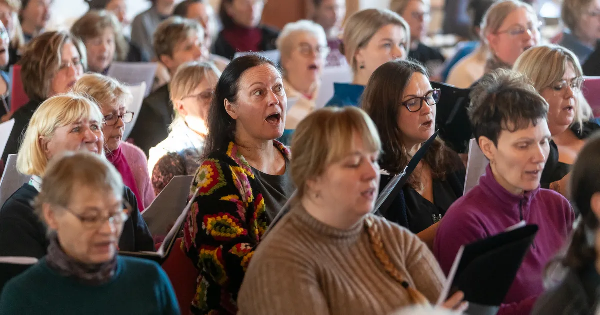 GALERII ⟩ Tõnis Sarap käis Sandlas kohalikke koore suursündmuseks häälestamas