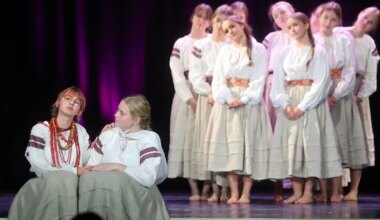 GALERII ⟩ Ligi kolmsada kooliteatri tegijat tõid Jõgeval lavale Ehinite loomingu