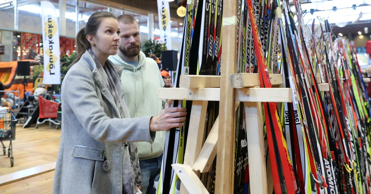 GALERII ⟩ Suur suusalaat vallutas Lõunakeskuse uisuväljaku