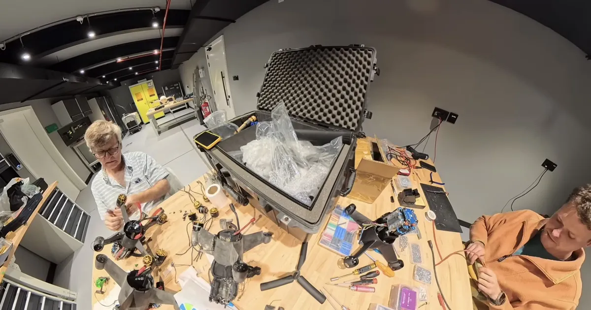 LISATUD VIDEOD ⟩ Isa ja poeg meisterdasid drooni, mis lendab ikka väga pöörase kiirusega