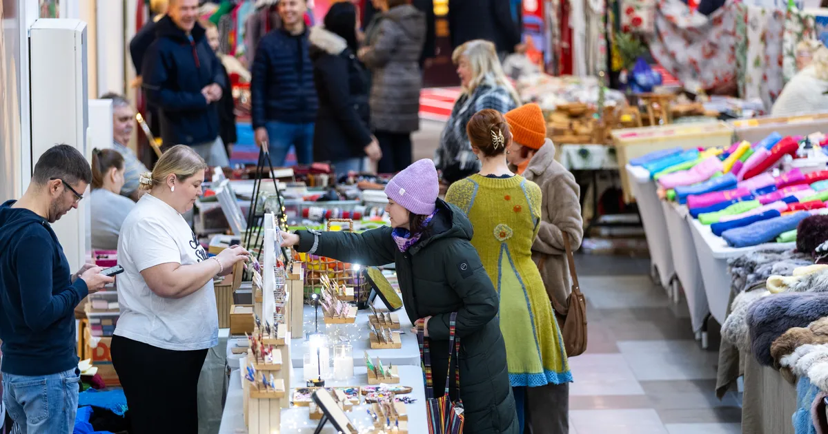 GALERII ⟩ Kadrilaat Põhjakeskuses paistis pühapäeval silma ostjate leige huviga