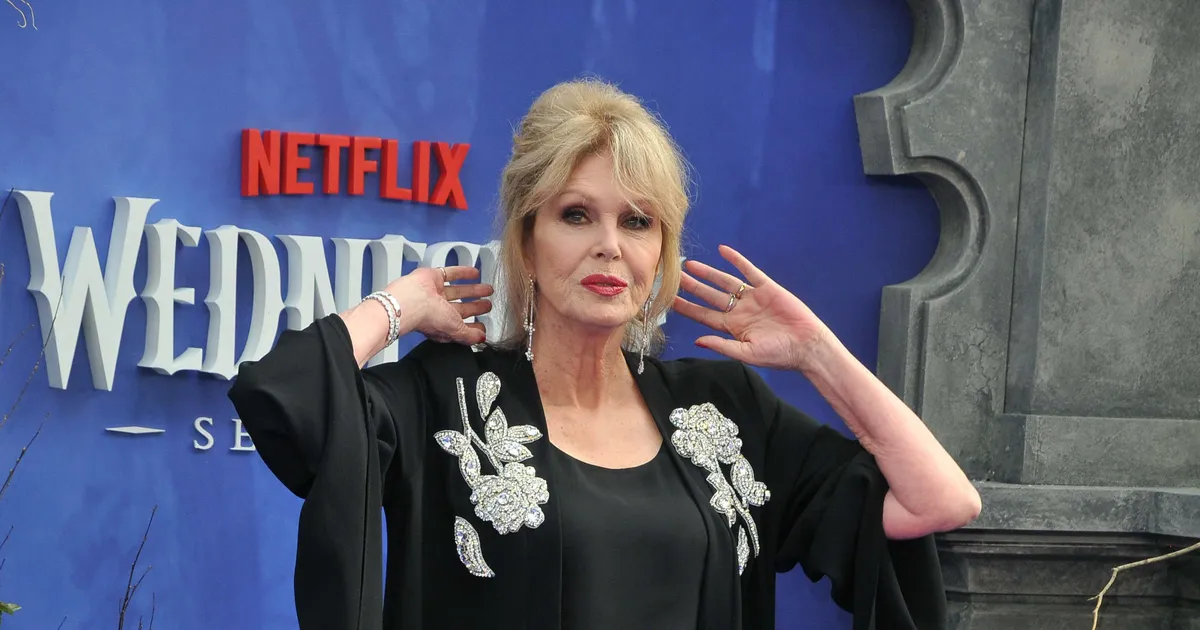 ALATI GLAMUURNE ⟩ Joanna Lumley aegumatu ilu saladus peitub mõneeuroses kreemipotsikus