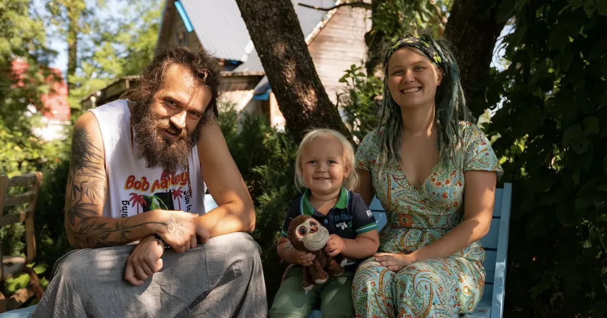 VIDEO ⟩ «Ma tahan selle kohvi peale kulutada!» Rastapere sattus taas kriitikatule alla, sest keelas lapsel piima juua