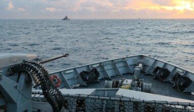 Briti merevägi tõkestas enda ranniku lähistel kahe Vene sõjalaeva liikumise