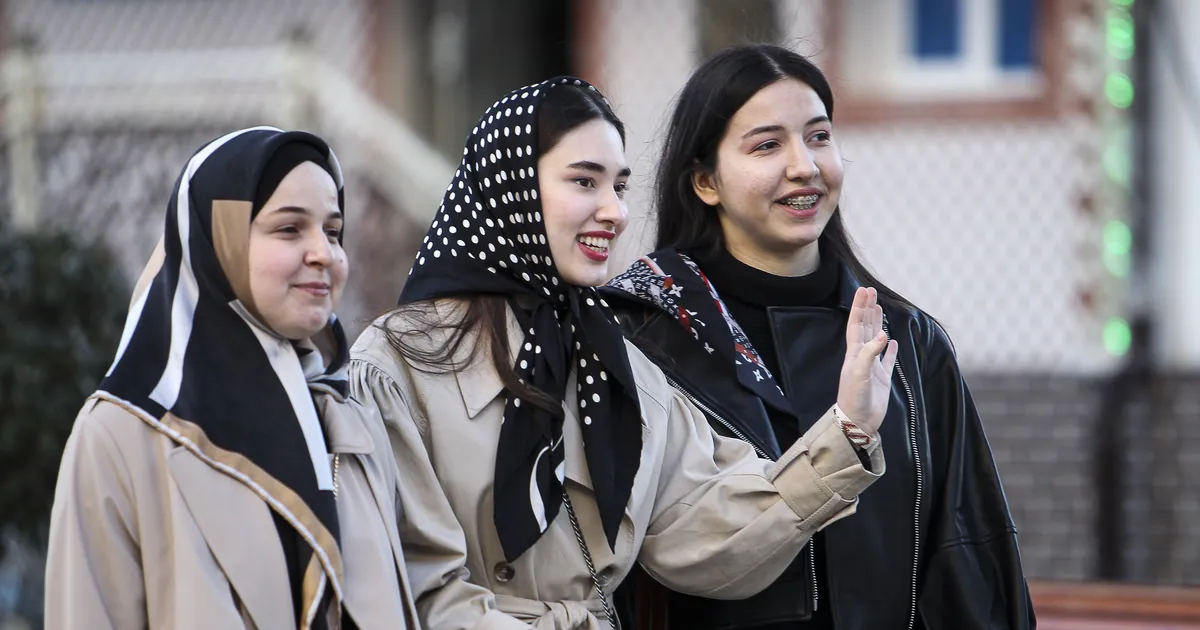 Tšetšeenia võimud keelasid naistel «mehelike elementidega» rõivaste kandmise