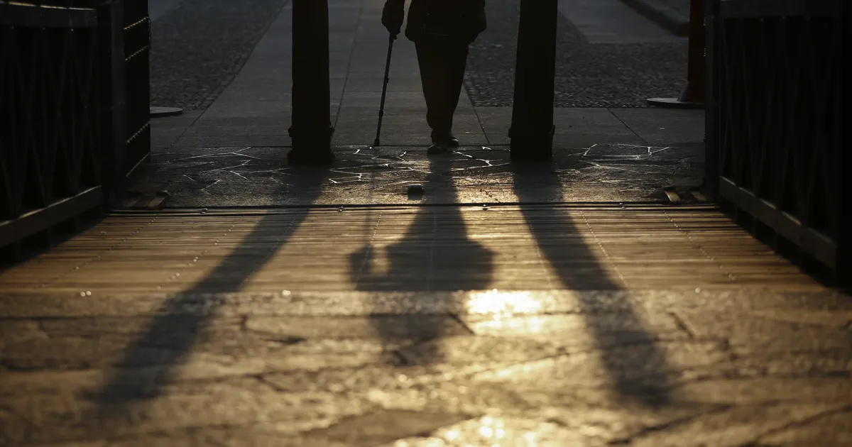 SEELIK JA HUULEPULK ⟩ Itaalia mees üritas end surnud emaks maskeerides pensioni välja petta