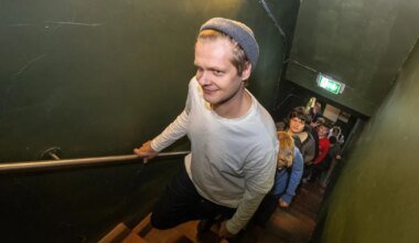 GALERII ⟩ Noored soovivad nii lavale kui lava taha – järelkasv käis teatritööga tutvumas