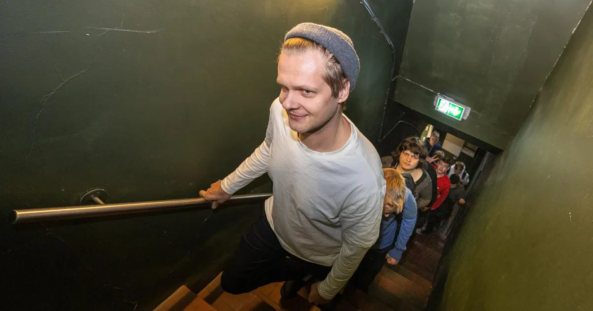 GALERII ⟩ Noored soovivad nii lavale kui lava taha – järelkasv käis teatritööga tutvumas