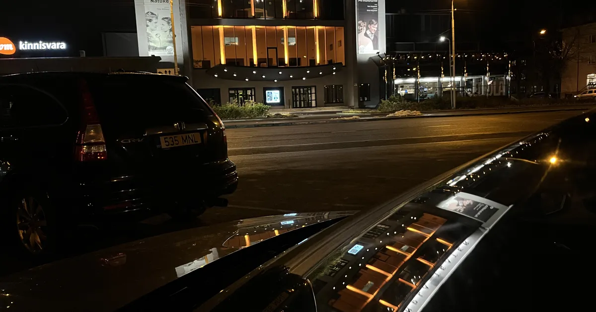 ORANŽ AKTSIOON ⟩ Pärnu hooned toetavad vägivallatu tuleviku sõnumit