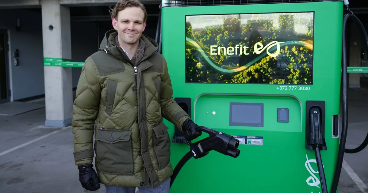 Baltikumi esimene akuga varustatud elektriauto laadija tõotab lahendada taristu kitsaskohad