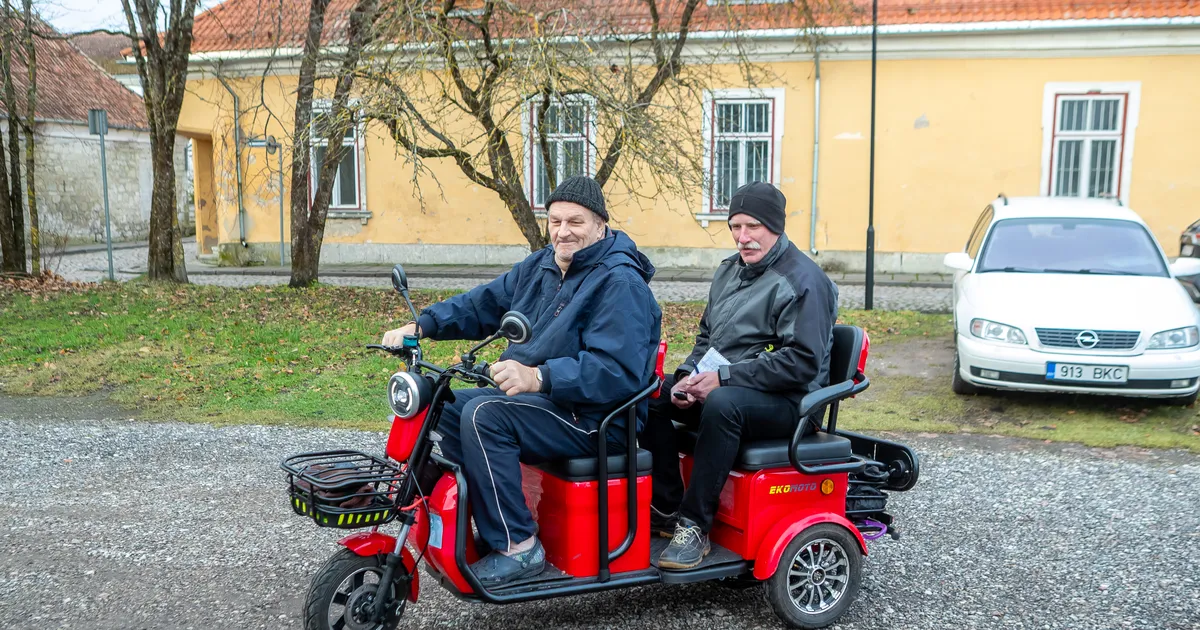 TEHNIKA ⟩ Neljarattaline elektriroller – kihutada just ei saa, aga poes käimiseks sobib