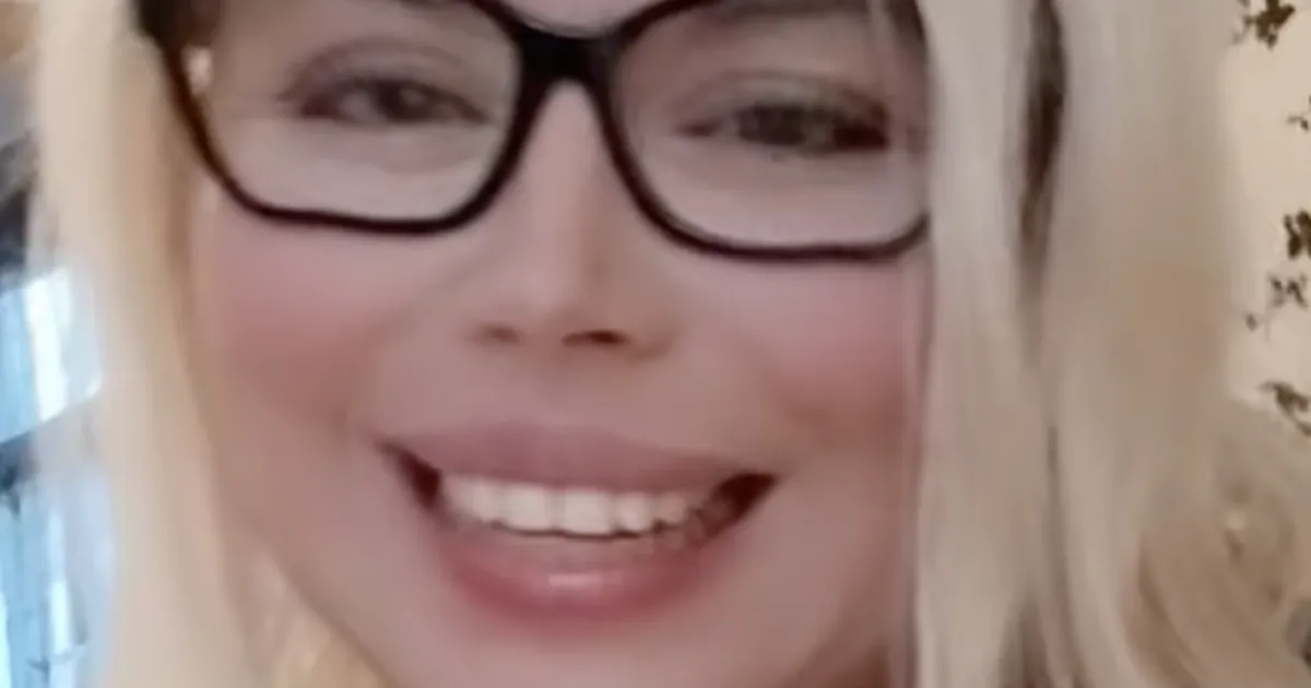 naine demonstreeris uhkelt enda intiimpiirkondi otse-eetris