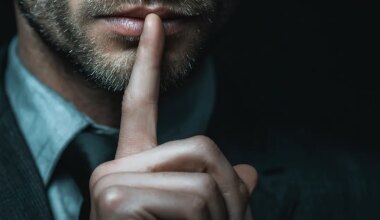 TASUB TEADA ⟩ Kuidas tunda ära valetaja? Need märgid reedavad petturi