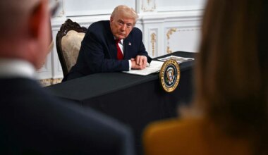 Trump tühistas kõik Bideni ajal automaatallkirjastatud dokumendid