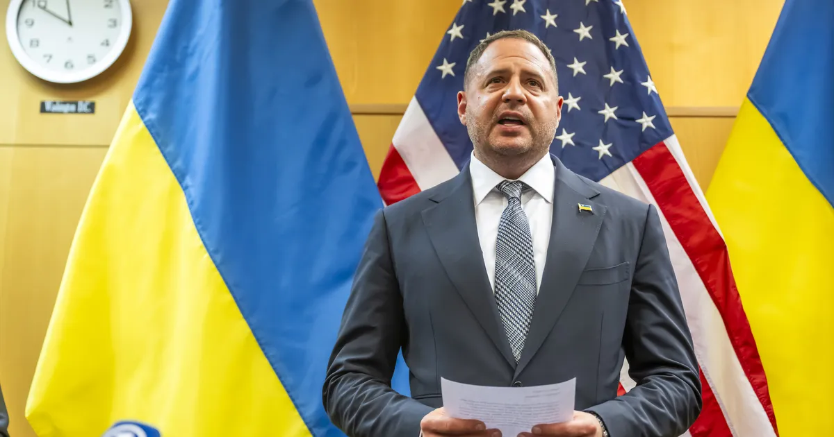 Zelenskõi tagasi astunud kantseleiülem: ma lähen rindele - Maailm - Postimees.ee