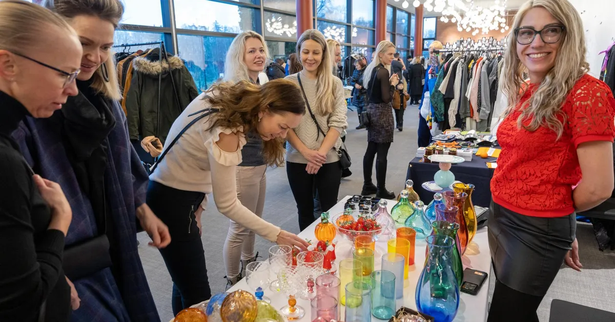 Ugala laat tõi teatrimaja rahvast täis ja oksjonil müüdi kõik esemed